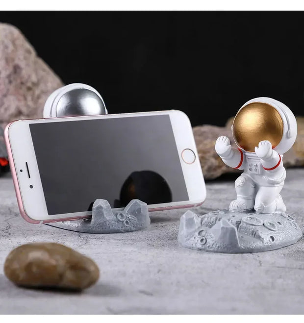 Astronaut Mobile Phone Stand – Nordic Resin Desk Decoration, Spaceman Holder, Gift Ornament