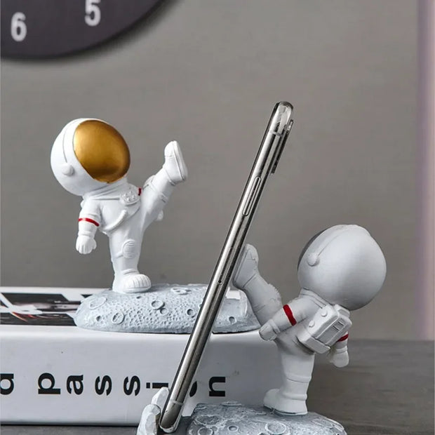 Astronaut Mobile Phone Stand – Nordic Resin Desk Decoration, Spaceman Holder, Gift Ornament