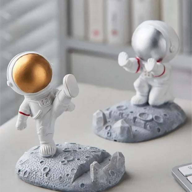 Astronaut Mobile Phone Stand – Nordic Resin Desk Decoration, Spaceman Holder, Gift Ornament